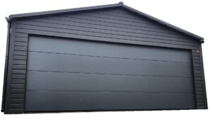 Garaż blaszany o wymiarach 6x5m z bramą segmentową w kolorze grafitowym
